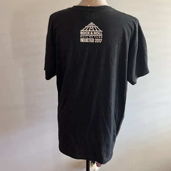 Rock ‘n roll Hall of Fame size XL Journey short sleeve dark gray T-shirt. - Picture 3 of 6